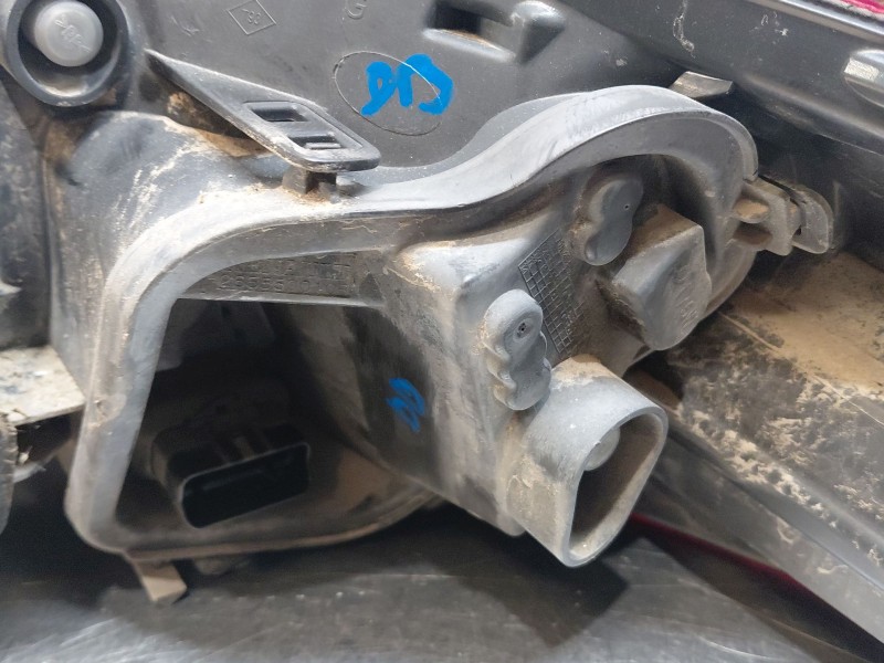 Recambio de piloto trasero izquierdo para renault megane iii grandtour (kz0/1) 1.5 dci referencia OEM IAM 265550010R  