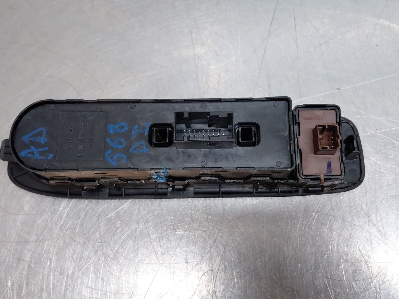 Recambio de mando elevalunas delantero izquierdo para jeep compass ii multiair referencia OEM IAM 6BZ27LXHAA P6BX27LXHAA 