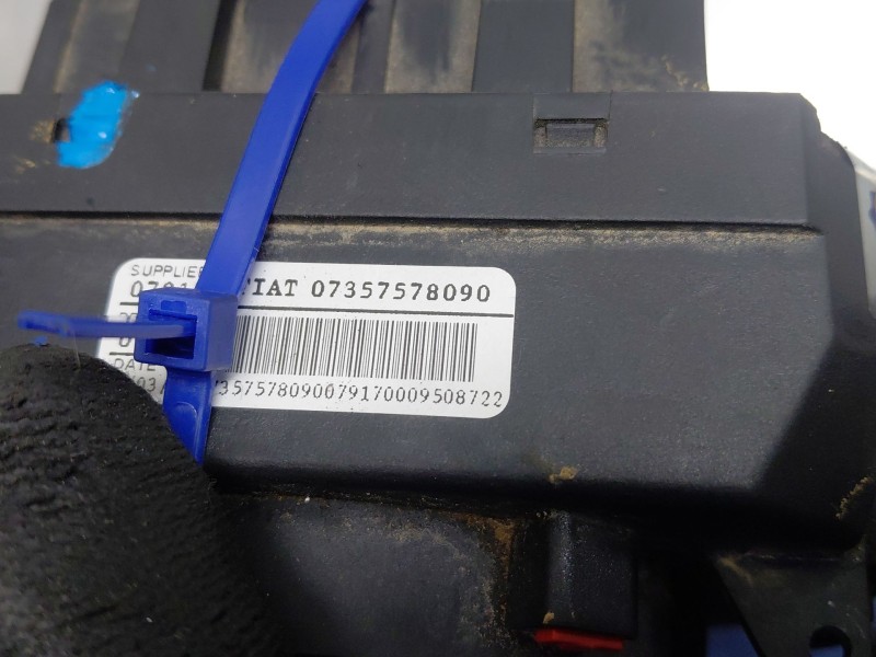 Recambio de mando multifuncion para fiat 500 dolcevita referencia OEM IAM 735757809  