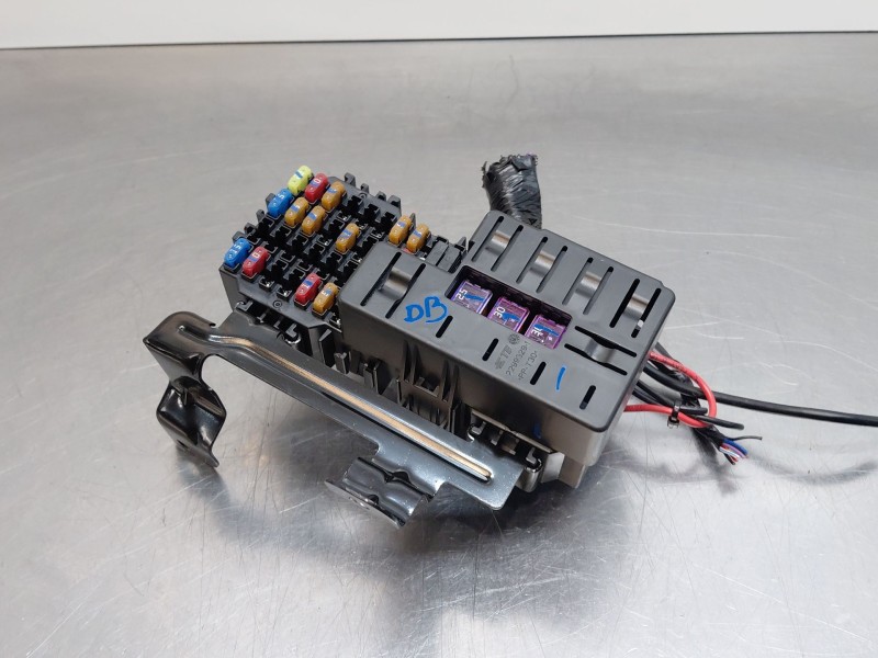 Recambio de caja reles / fusibles para mg zs suv referencia OEM IAM   