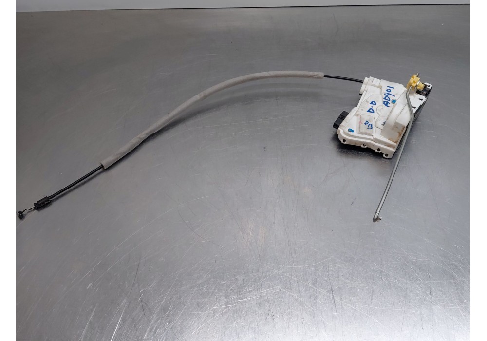 Recambio de cerradura puerta delantera derecha para mg zs suv referencia OEM IAM   