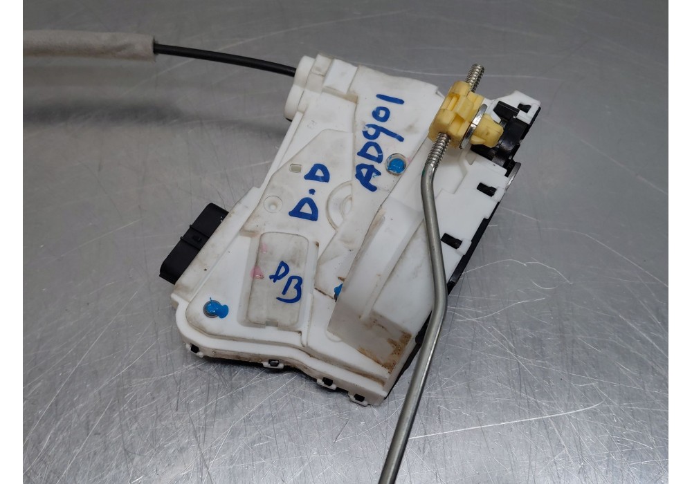 Recambio de cerradura puerta delantera derecha para mg zs suv referencia OEM IAM   