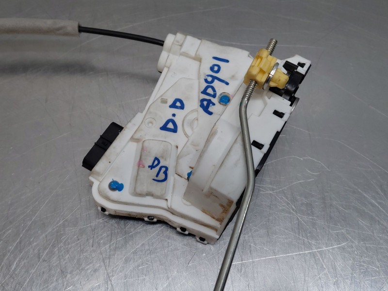 Recambio de cerradura puerta delantera derecha para mg zs suv referencia OEM IAM   