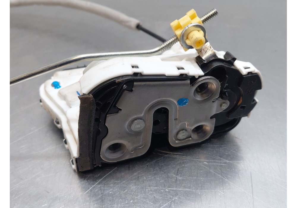 Recambio de cerradura puerta delantera derecha para mg zs suv referencia OEM IAM   
