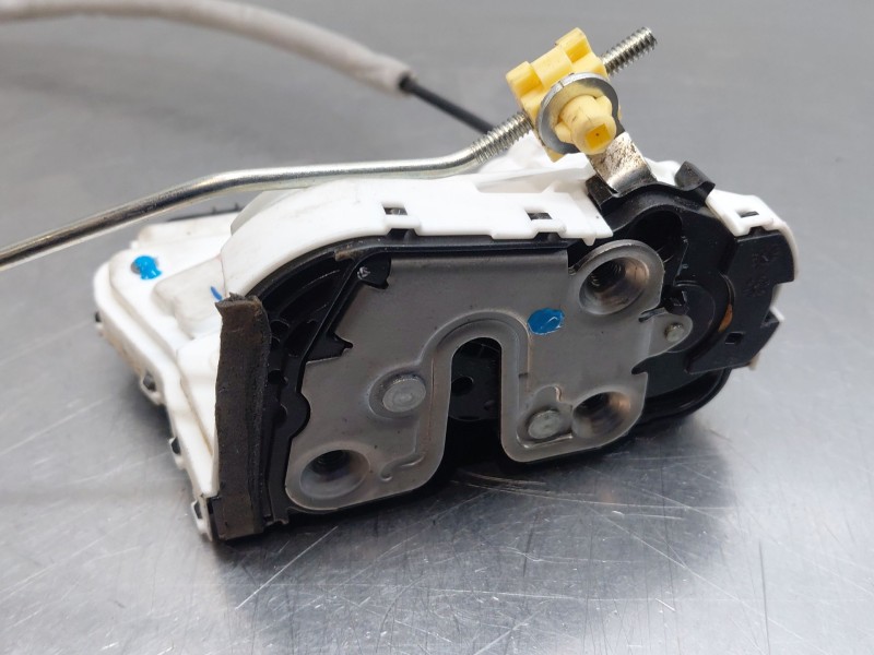 Recambio de cerradura puerta delantera derecha para mg zs suv referencia OEM IAM   