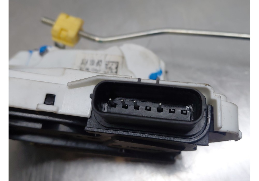 Recambio de cerradura puerta delantera derecha para mg zs suv referencia OEM IAM   