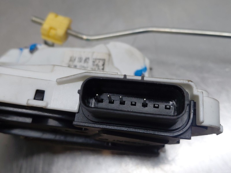 Recambio de cerradura puerta delantera derecha para mg zs suv referencia OEM IAM   