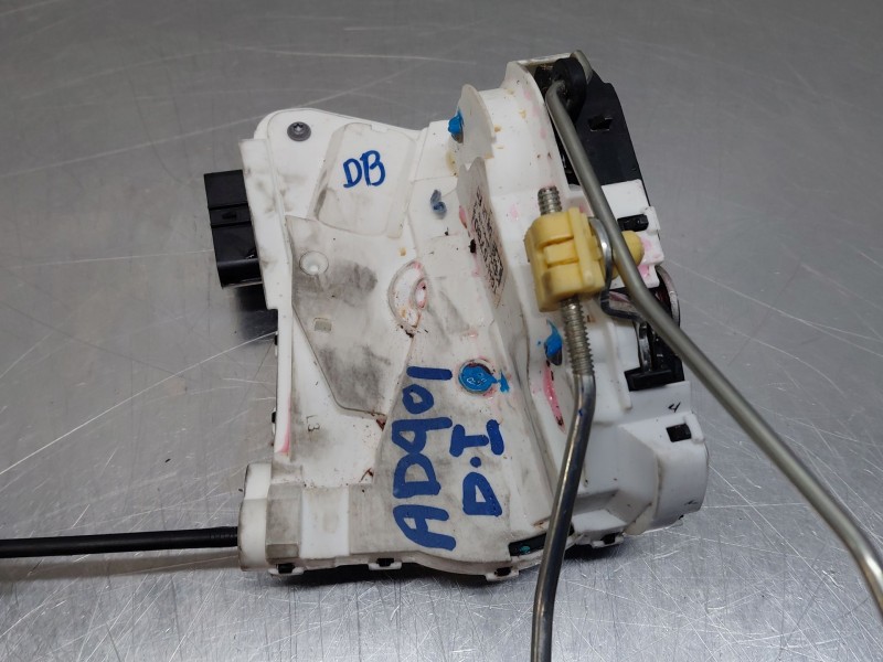 Recambio de cerradura puerta delantera izquierda para mg zs suv referencia OEM IAM   