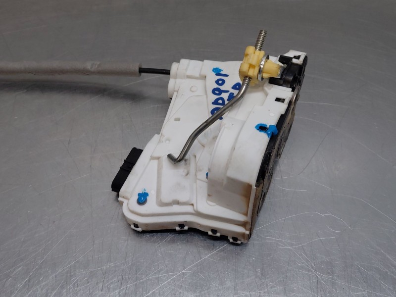 Recambio de cerradura puerta trasera derecha para mg zs suv referencia OEM IAM   