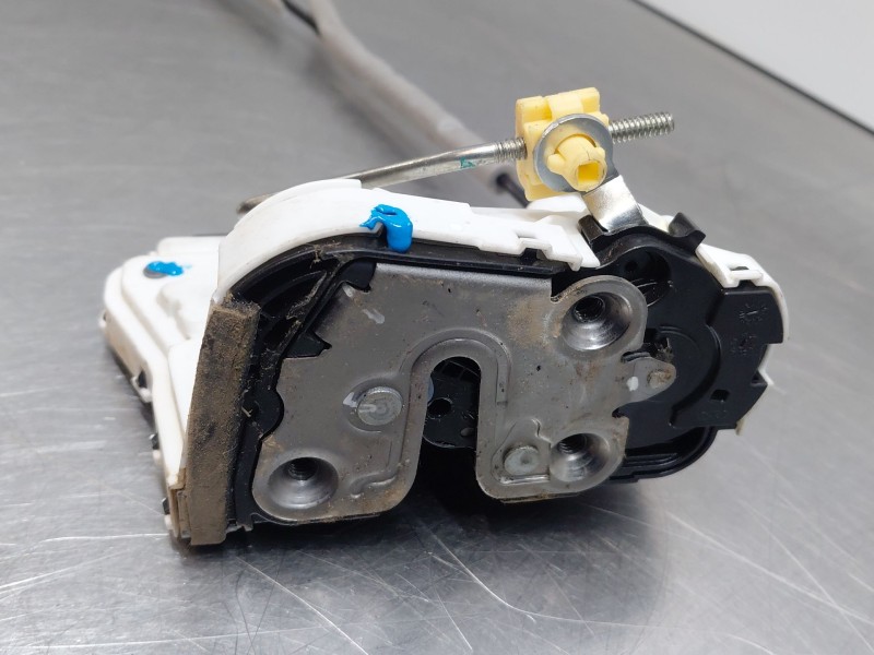 Recambio de cerradura puerta trasera derecha para mg zs suv referencia OEM IAM   