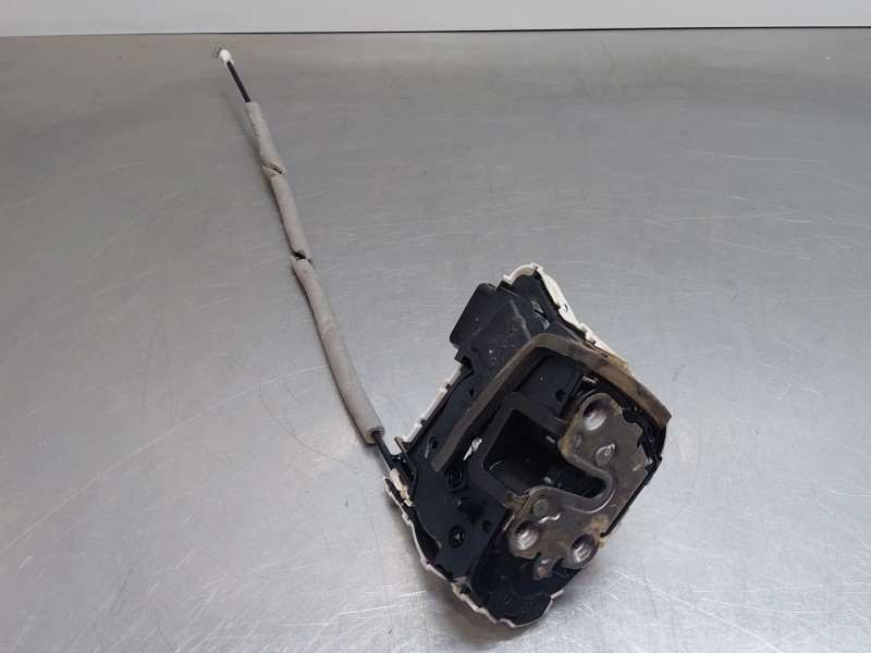 Recambio de cerradura puerta trasera derecha para mg zs suv referencia OEM IAM   