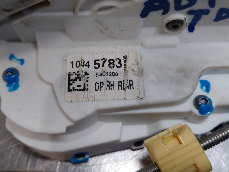 Recambio de cerradura puerta trasera derecha para mg zs suv referencia OEM IAM   