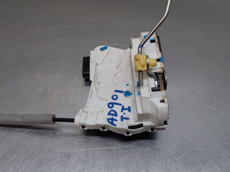 Recambio de cerradura puerta trasera izquierda para mg zs suv referencia OEM IAM   