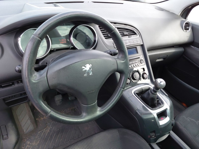 peugeot 5008 (0u_, 0e_) del año 2011