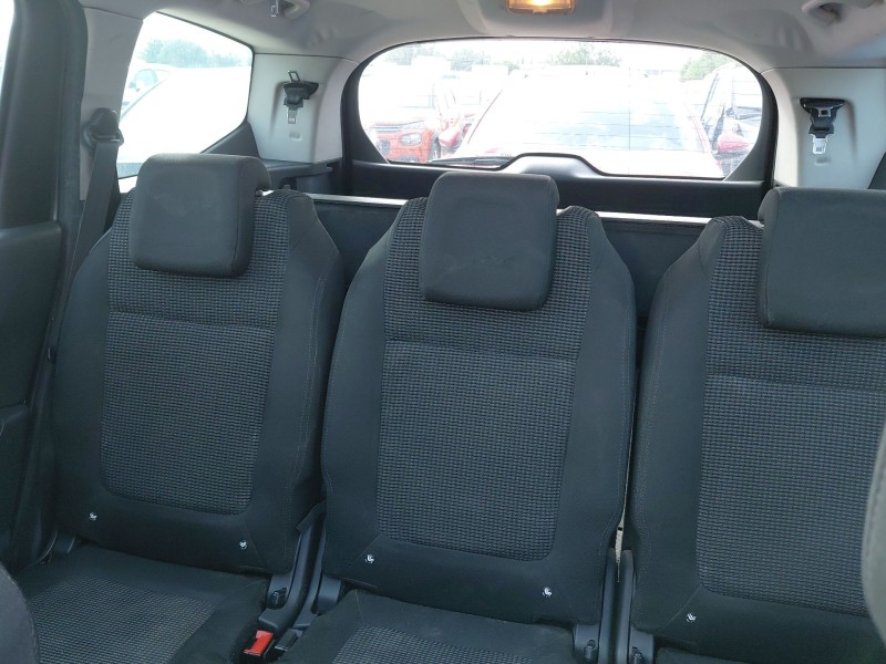 peugeot 5008 (0u_, 0e_) del año 2011