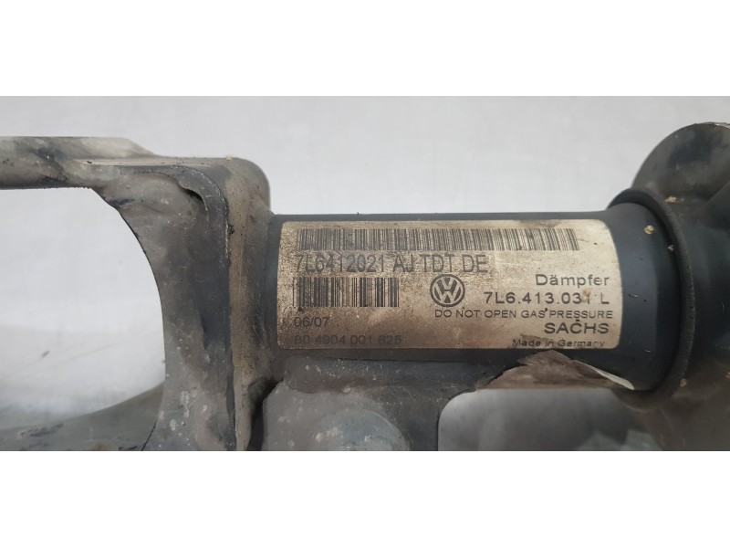 Recambio de amortiguador delantero izquierdo para volkswagen touareg (7l6) v6 tdi referencia OEM IAM 7L6413031S  