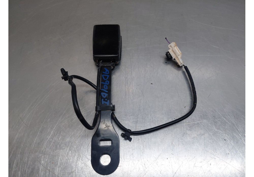 Recambio de enganche del cinturon delantero izq para mg zs suv referencia OEM IAM   