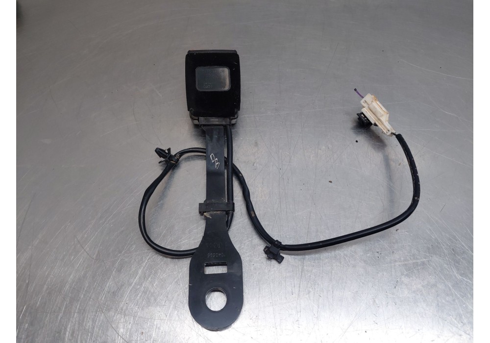 Recambio de enganche del cinturon delantero izq para mg zs suv referencia OEM IAM   