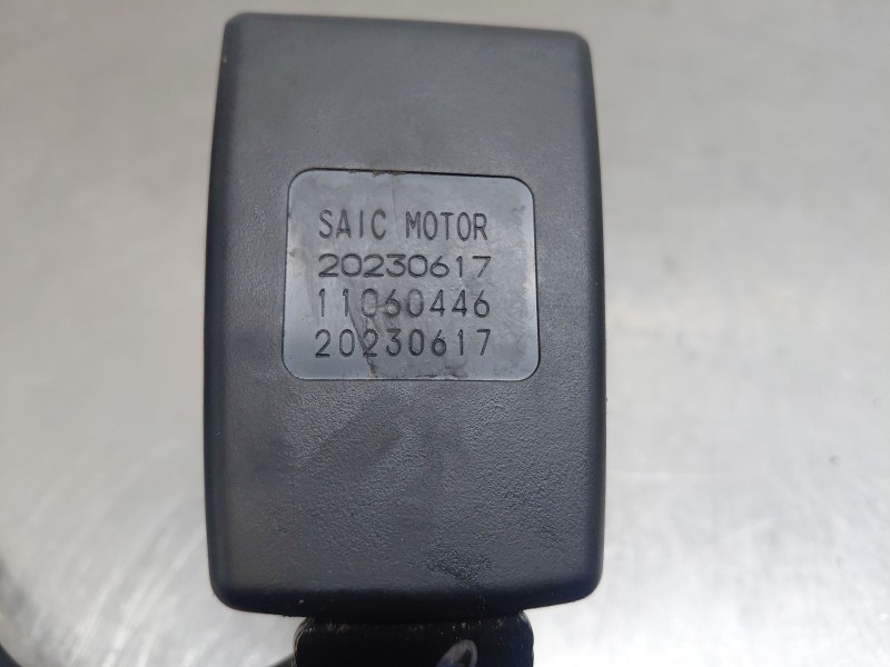 Recambio de enganche del cinturon trasero central para mg zs suv referencia OEM IAM   