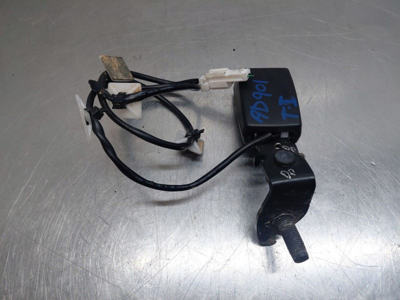 Recambio de enganche del cinturon trasero izq para mg zs suv referencia OEM IAM   