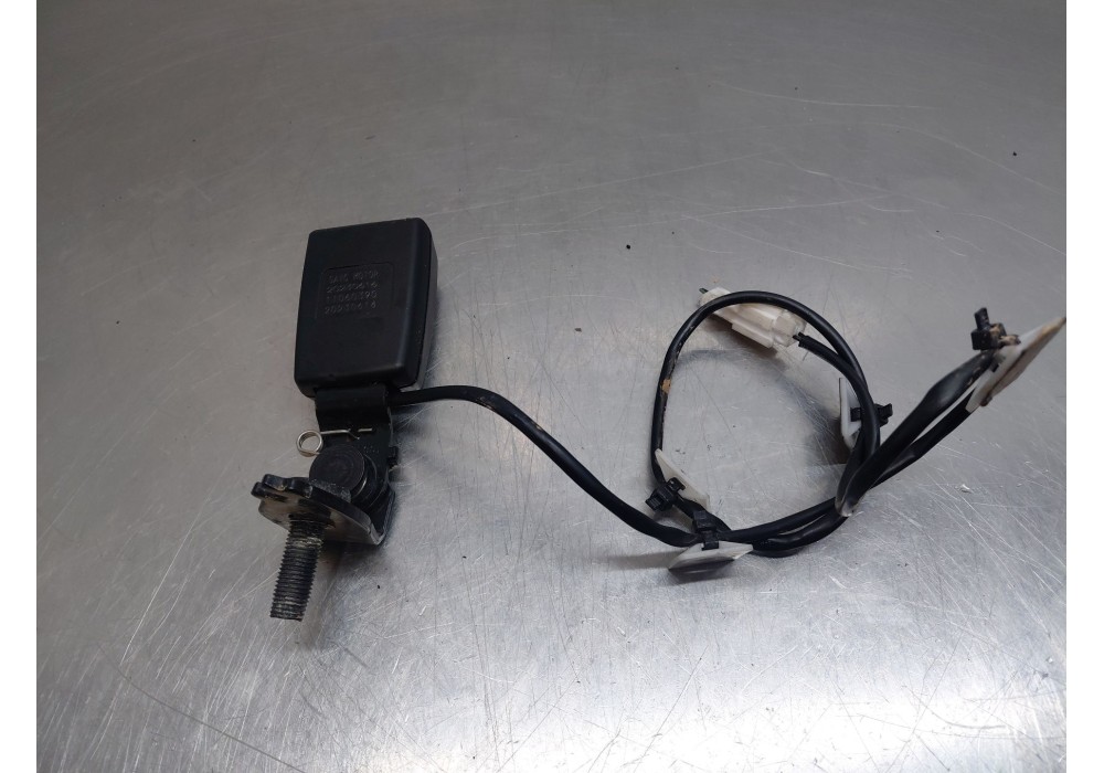 Recambio de enganche del cinturon trasero izq para mg zs suv referencia OEM IAM   