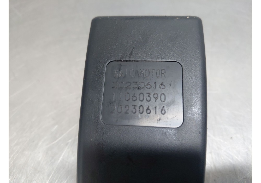 Recambio de enganche del cinturon trasero izq para mg zs suv referencia OEM IAM   
