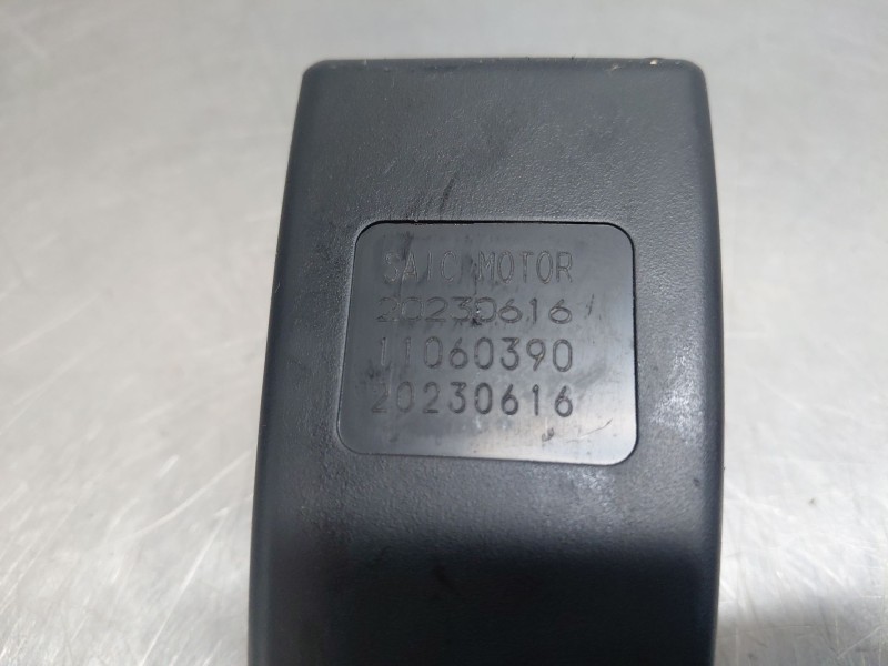 Recambio de enganche del cinturon trasero izq para mg zs suv referencia OEM IAM   