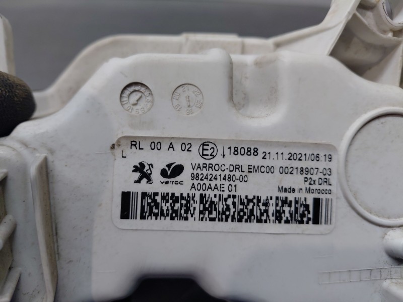 Recambio de piloto delantero izquierdo para peugeot 2008 (p2) allure puretech referencia OEM IAM 9824241480  