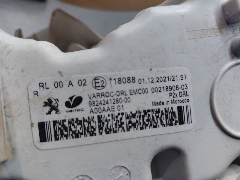 Recambio de piloto delantero derecho para peugeot 2008 (p2) allure puretech referencia OEM IAM 9824241280  
