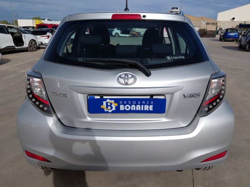 toyota yaris (_p13_) del año 2014