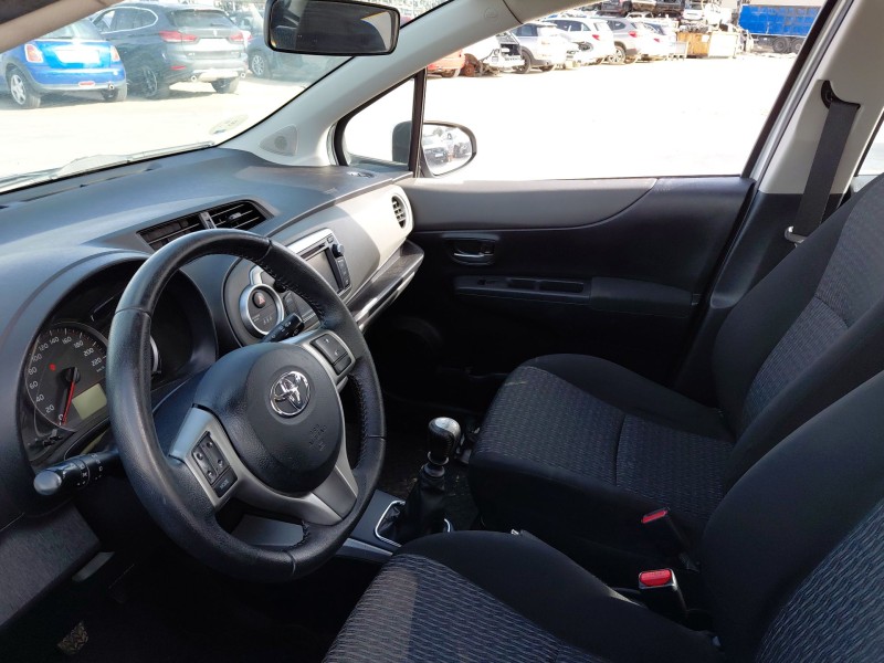 toyota yaris (_p13_) del año 2014