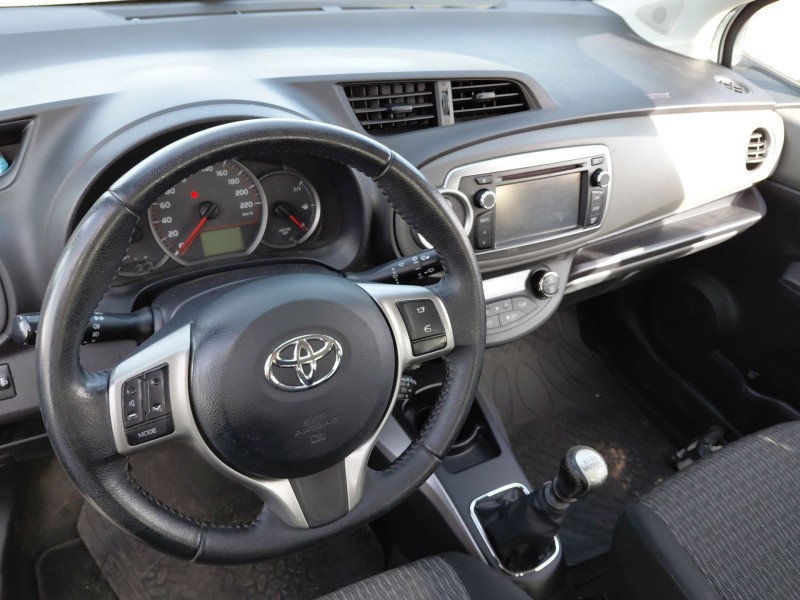toyota yaris (_p13_) del año 2014