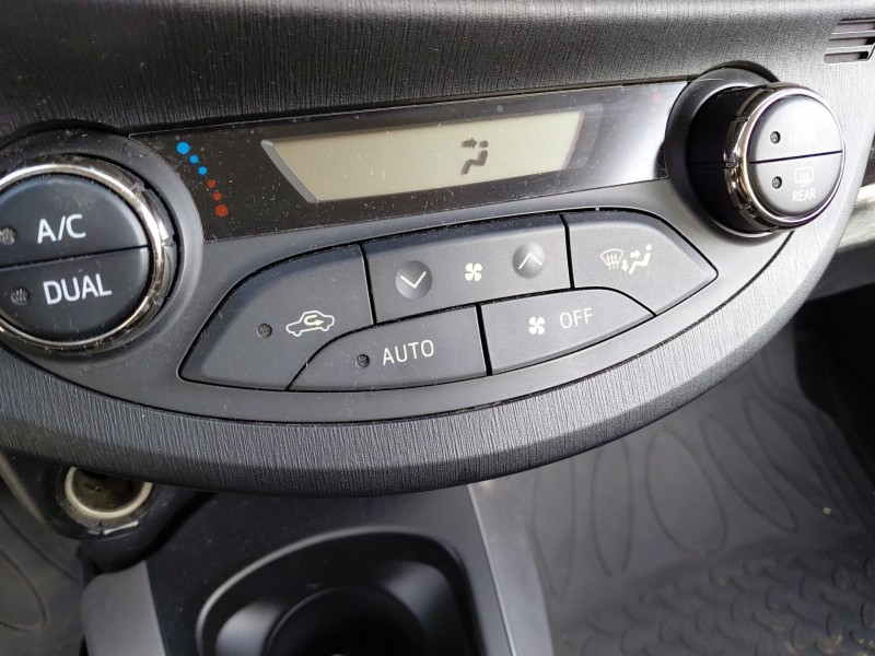toyota yaris (_p13_) del año 2014