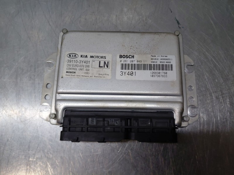 Recambio de centralita motor uce para kia carnival ii (gq) 2.5 v6 referencia OEM IAM   