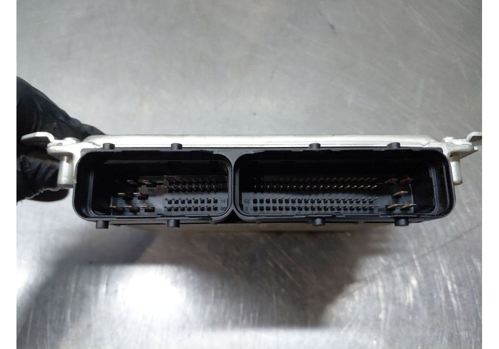 Recambio de centralita motor uce para kia carnival ii (gq) 2.5 v6 referencia OEM IAM   
