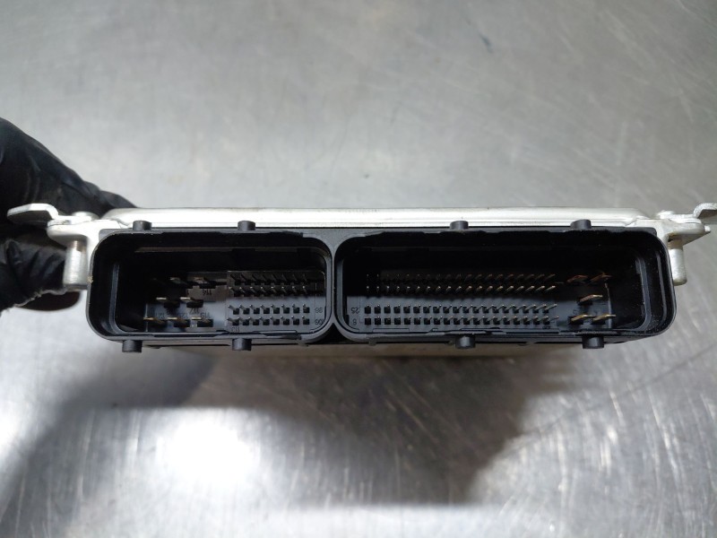 Recambio de centralita motor uce para kia carnival ii (gq) 2.5 v6 referencia OEM IAM   