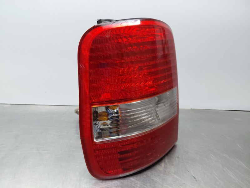 Recambio de piloto trasero izquierdo para kia carnival ii (gq) 2.5 v6 referencia OEM IAM   