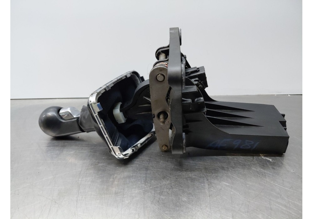 Recambio de palanca cambio para opel zafira / zafira family b (a05) 1.9 cdti (m75) referencia OEM IAM 55597061  