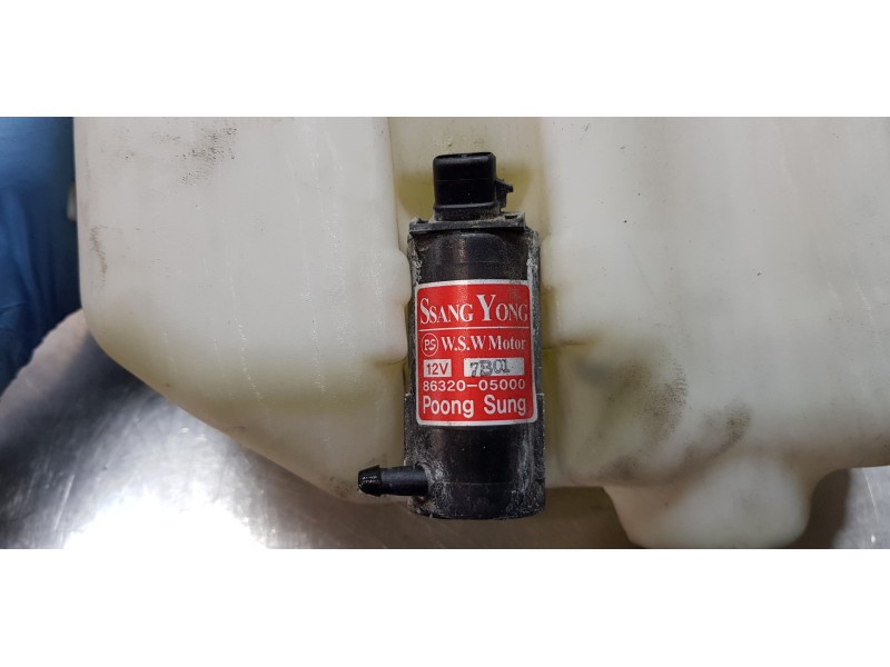 Recambio de deposito limpia para ssangyong rodius xdi limited referencia OEM IAM 7841021000  