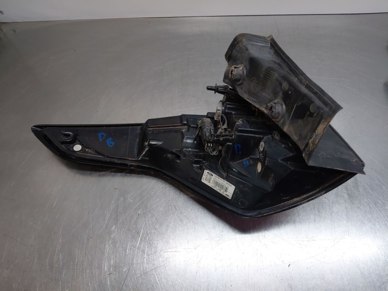 Recambio de piloto trasero derecho para ford kuga (cbs) titanium referencia OEM IAM   