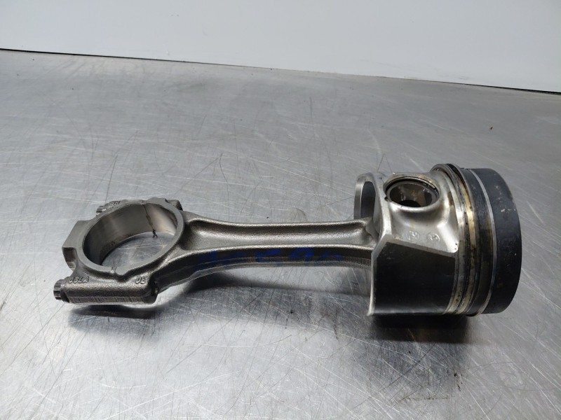 Recambio de biela para skoda octavia iii combi (5e5, 5e6) 1.6 tdi referencia OEM IAM   