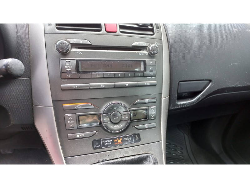 toyota auris del año 2008