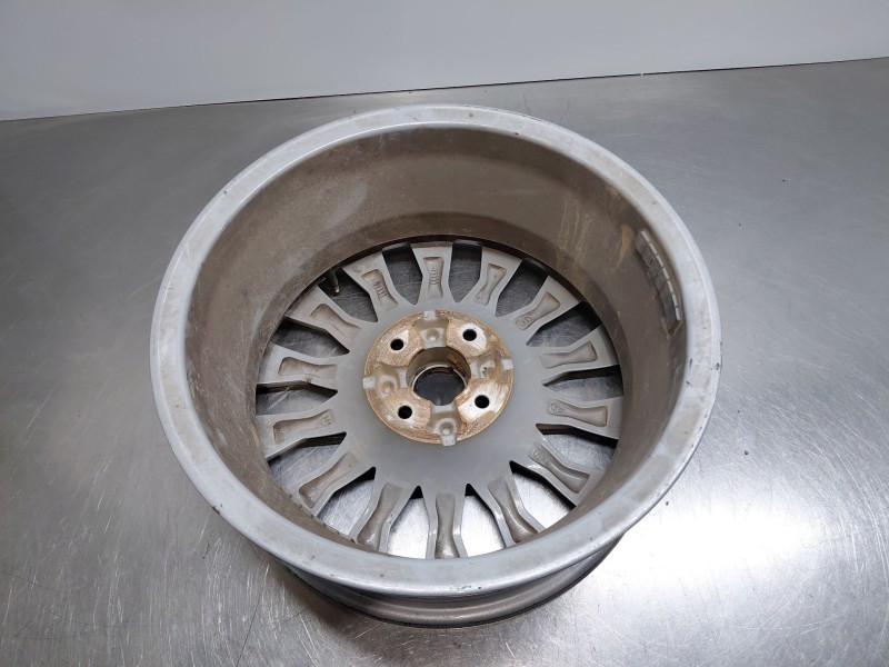 Recambio de llanta para fiat 500 dolcevita referencia OEM IAM 52027758  
