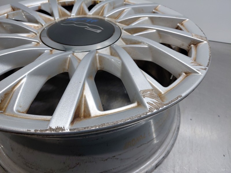 Recambio de llanta para fiat 500 dolcevita referencia OEM IAM 52027758  