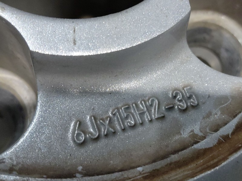 Recambio de llanta para fiat 500 dolcevita referencia OEM IAM 52027758  