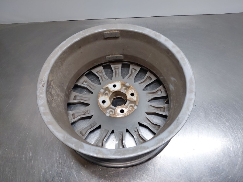 Recambio de llanta para fiat 500 dolcevita referencia OEM IAM 52027758  