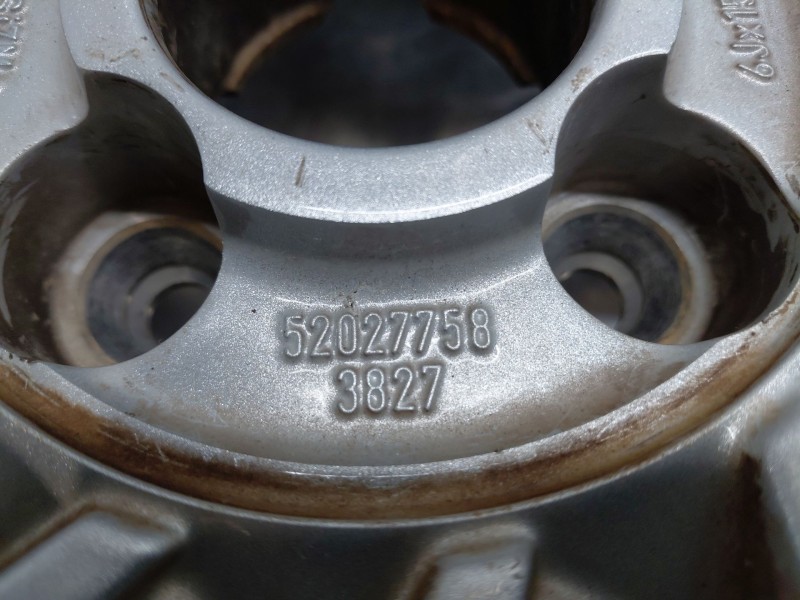 Recambio de llanta para fiat 500 dolcevita referencia OEM IAM 52027758  