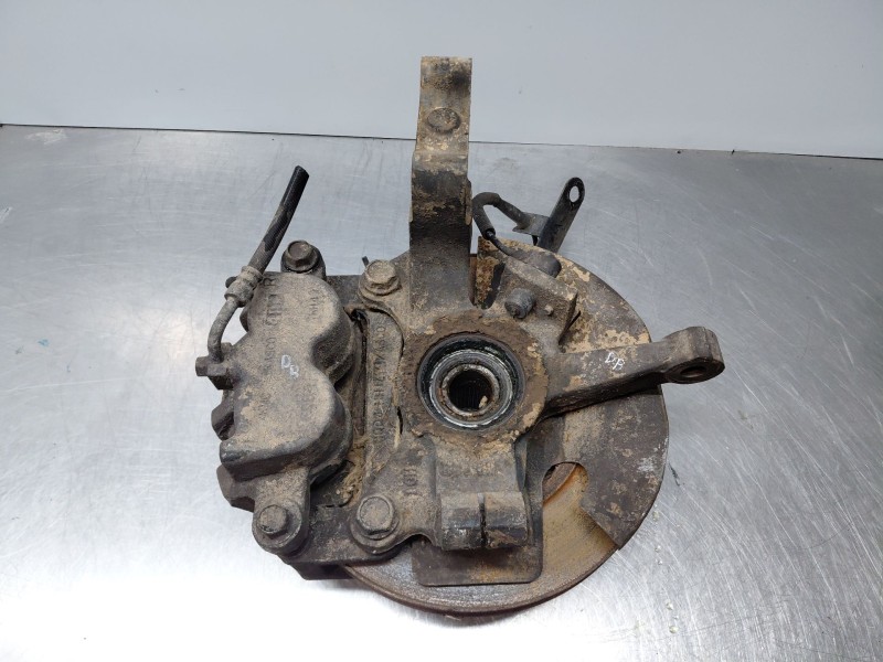 Recambio de mangueta delantera derecha para kia carnival ii (gq) 2.5 v6 referencia OEM IAM 0K56B33021  
