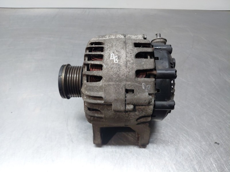 Recambio de alternador para nissan x-trail iv 2.5 dci 4wd referencia OEM IAM 231004BA0A  
