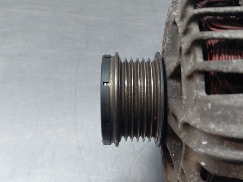 Recambio de alternador para nissan x-trail iv 2.5 dci 4wd referencia OEM IAM 231004BA0A  